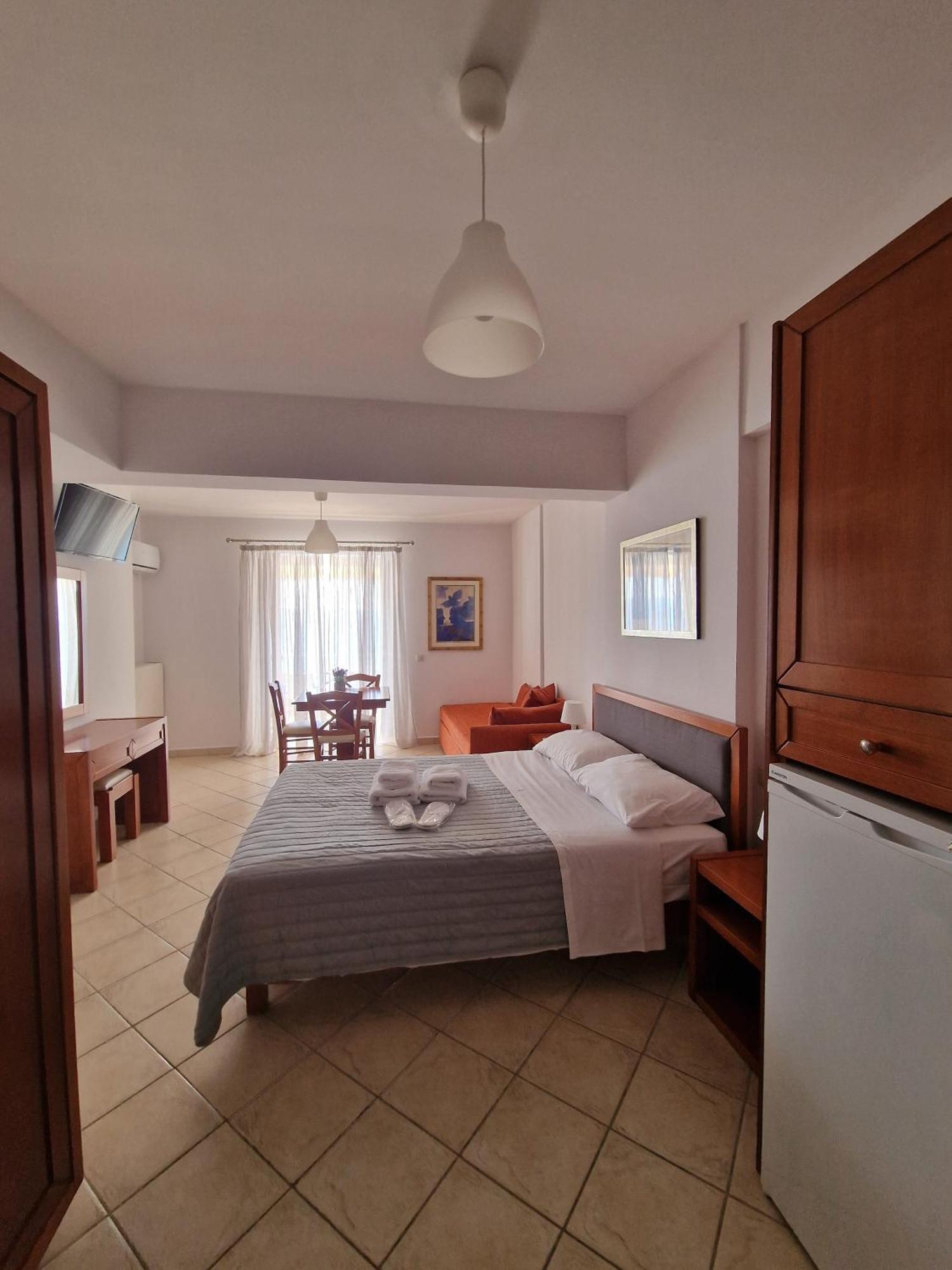 Aparthotel Porto Xronia Khrónia Zewnętrze zdjęcie