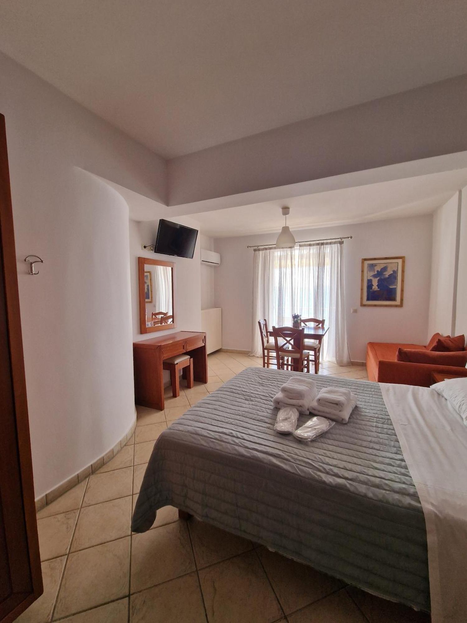 Aparthotel Porto Xronia Khrónia Zewnętrze zdjęcie