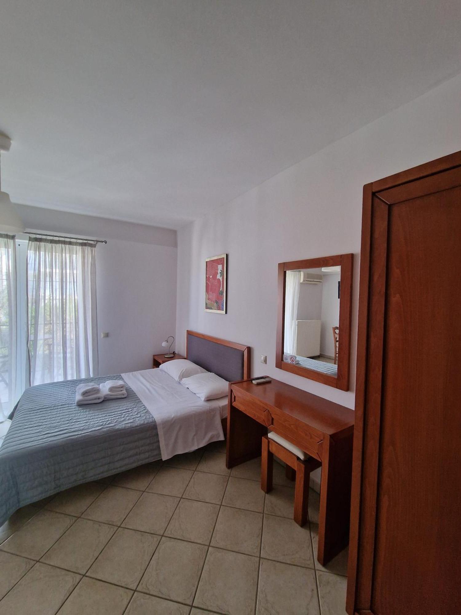 Aparthotel Porto Xronia Khrónia Zewnętrze zdjęcie
