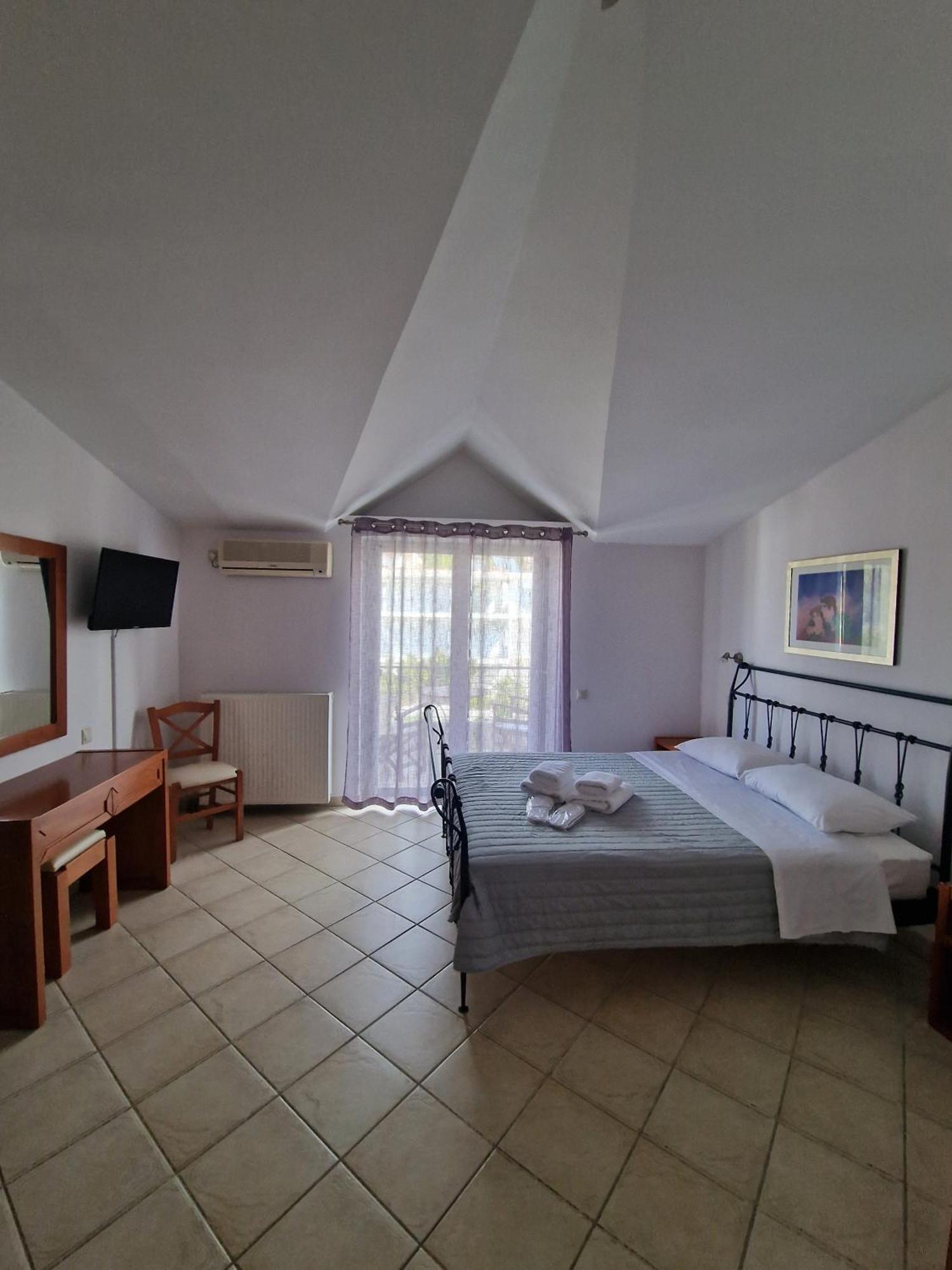 Aparthotel Porto Xronia Khrónia Zewnętrze zdjęcie