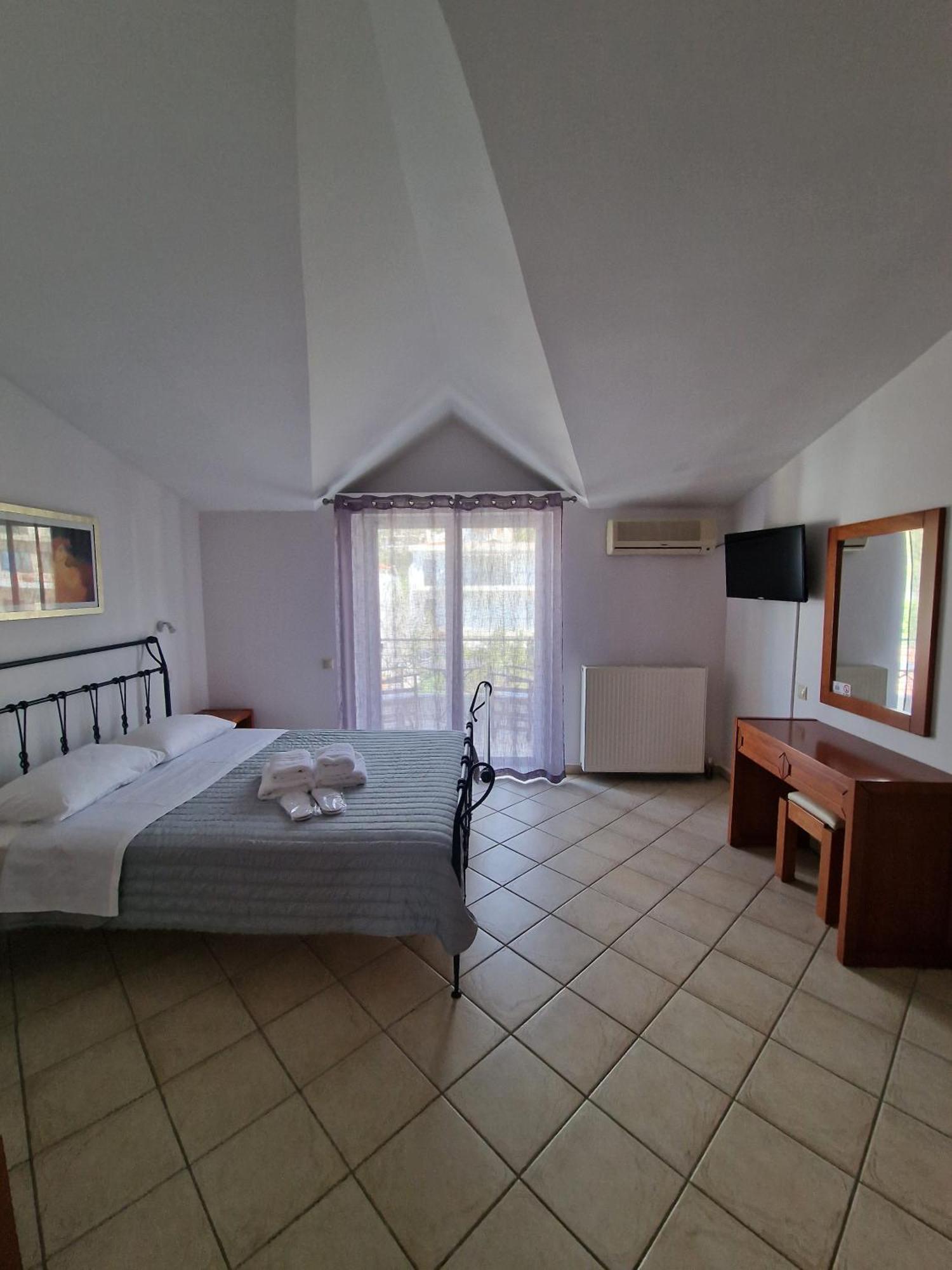 Aparthotel Porto Xronia Khrónia Zewnętrze zdjęcie